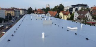 Čeká vás rekonstrukce ploché střechy? Nechte si moct kvalitní společností